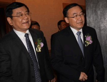 國(guó)家質(zhì)檢總局副局長(zhǎng)劉平均，河南省副省長(zhǎng)徐濟(jì)超進(jìn)入會(huì)場(chǎng)